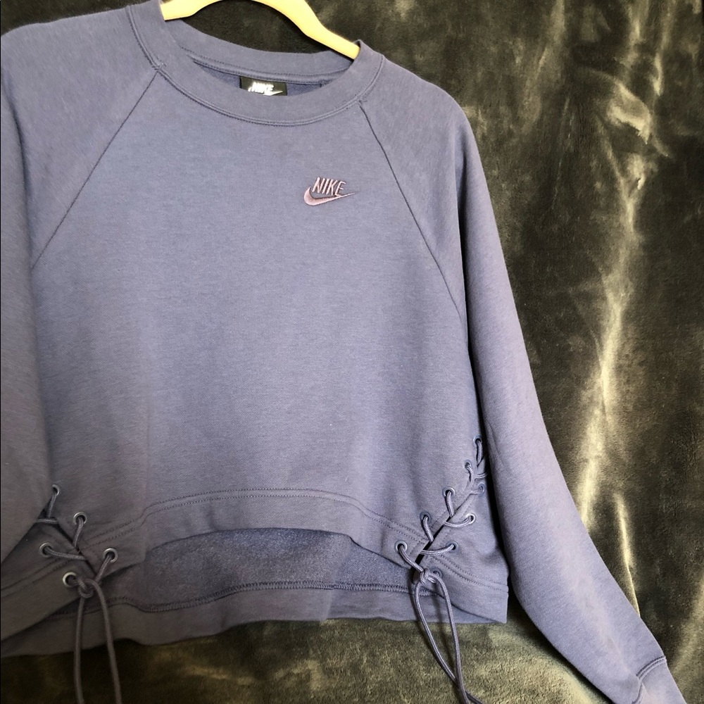 nike cropped long sleeved